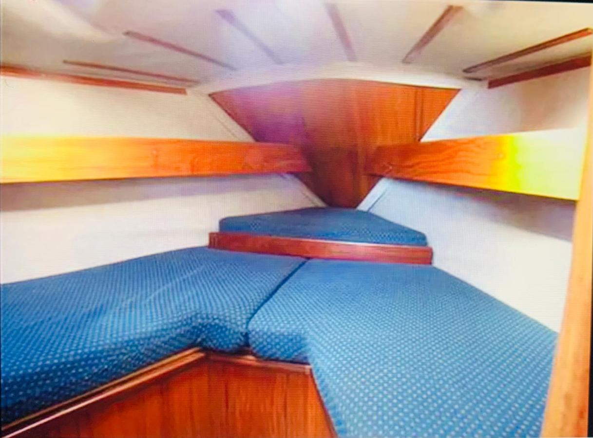 Cosy Sailing Boat Glamping On The River In Sandwich