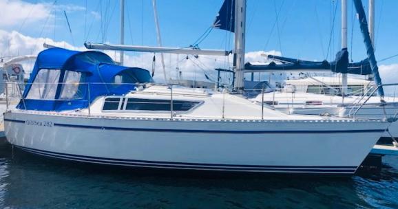Bateau-hôtel Cosy Sailing Boat Glamping On The River In